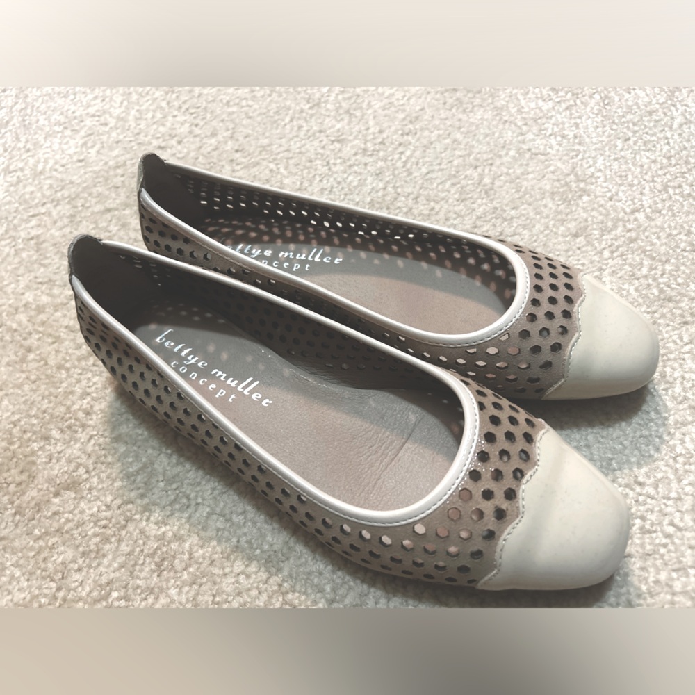 New (no tags) Bettye Muller Concept Janae Flats
